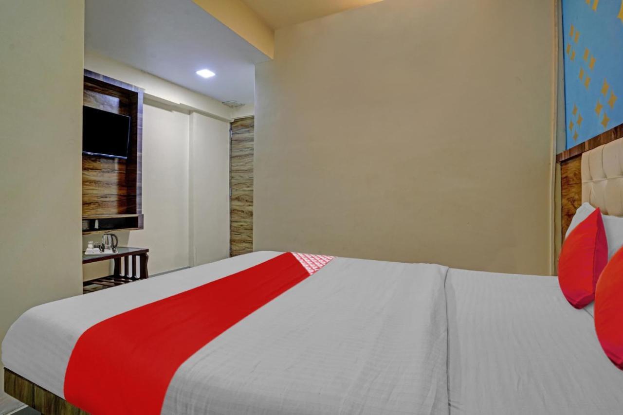 Pop 81030D Hotel Crystal Park Jogeshwari Mumbai Bagian luar foto