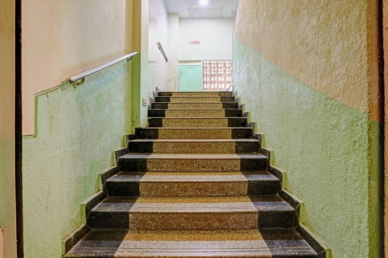 Pop 81030D Hotel Crystal Park Jogeshwari Mumbai Bagian luar foto